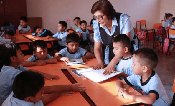 Funciones y responsabilidades de una auxiliar de maestra en el aula