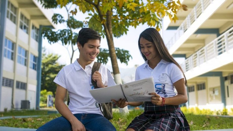 Tareas de becarios en Jóvenes construyendo el futuro: información clave