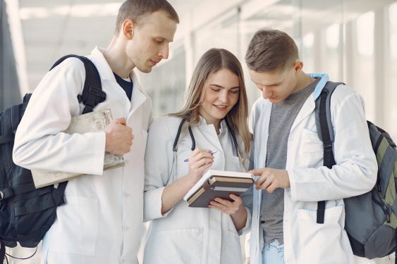 Opciones de calidad para estudiar enfermería y formarte bien