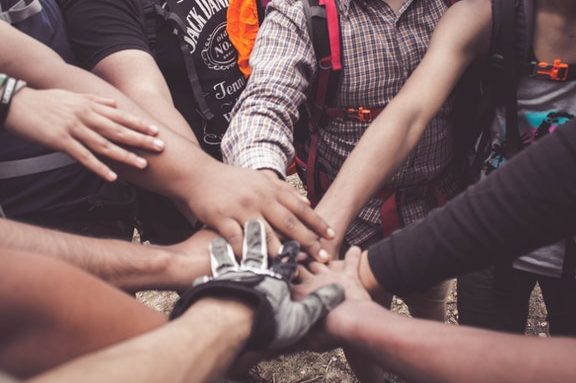 ¿Cómo saber si estás recibiendo ayuda solidaria en momentos difíciles?