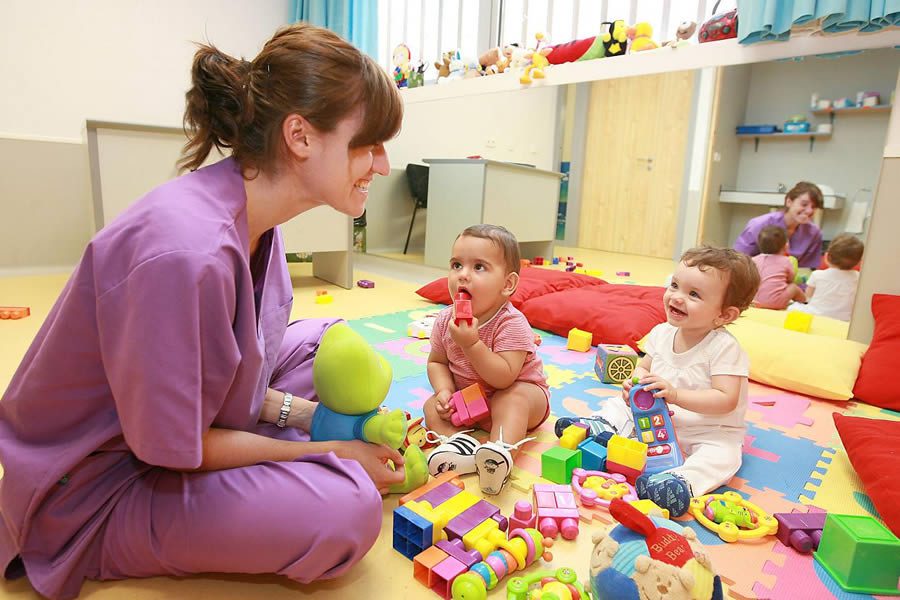 Formación en pedagogía infantil: asignaturas clave para cuidar y educar a niños