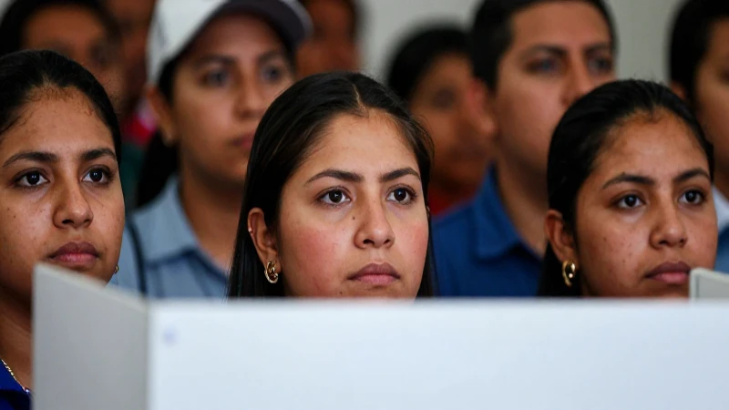 Votación mexicana diversa con ambiente dramático
