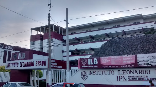 cual es la ubicacion exacta del instituto leonardo bravo en acapulco