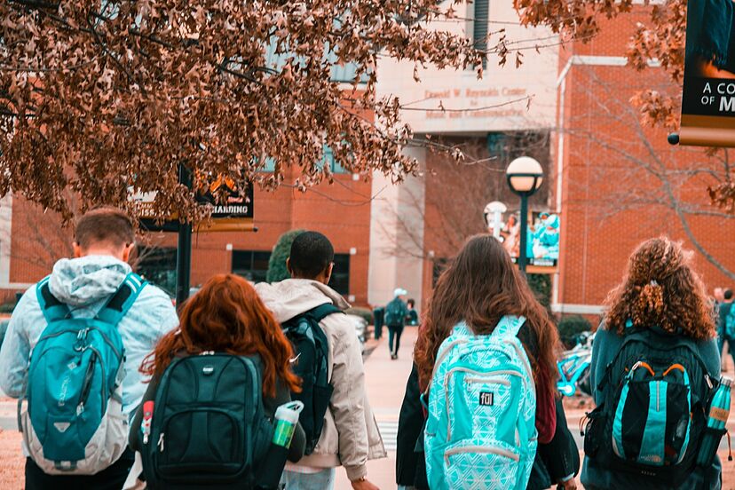 cuales son los requisitos para obtener una beca del gobierno para la universidad