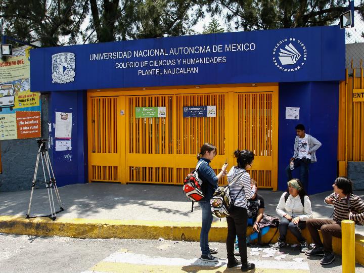 cuanto gana un profesor de cch en