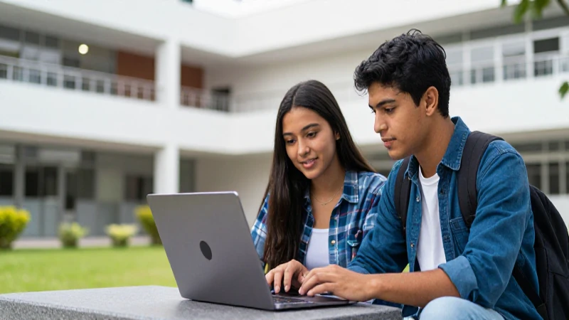 Estudiantes mexicanos en campus universitario moderno