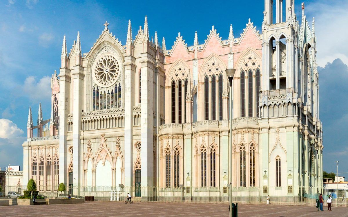 Conoce dónde encontrar becarios en León, Guanajuato