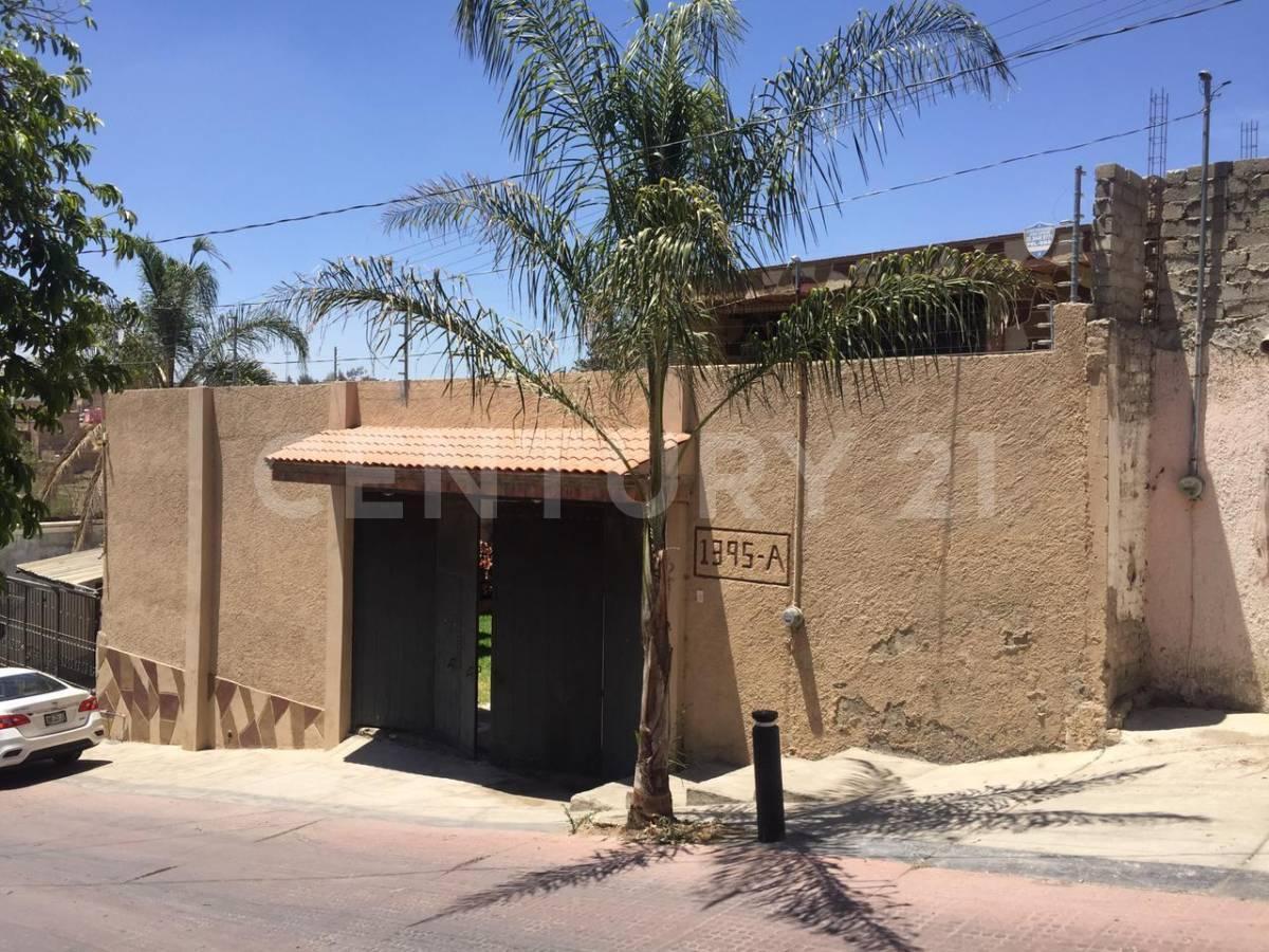 encuentra una mesa colorada en el poniente descubre donde comprarla