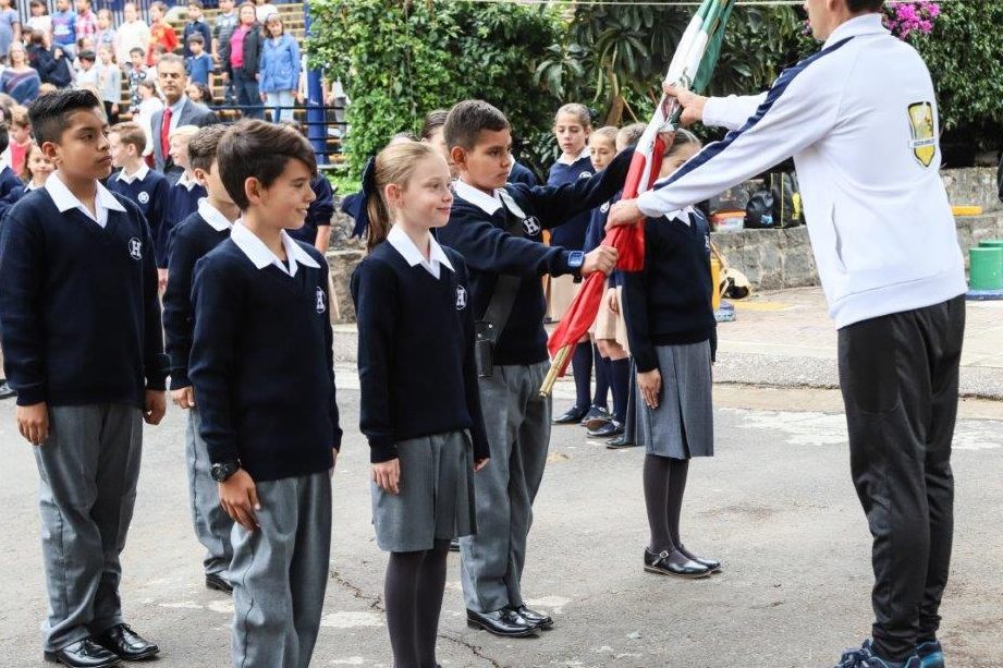 Contrata un escolta de primaria para la seguridad de tu hijo