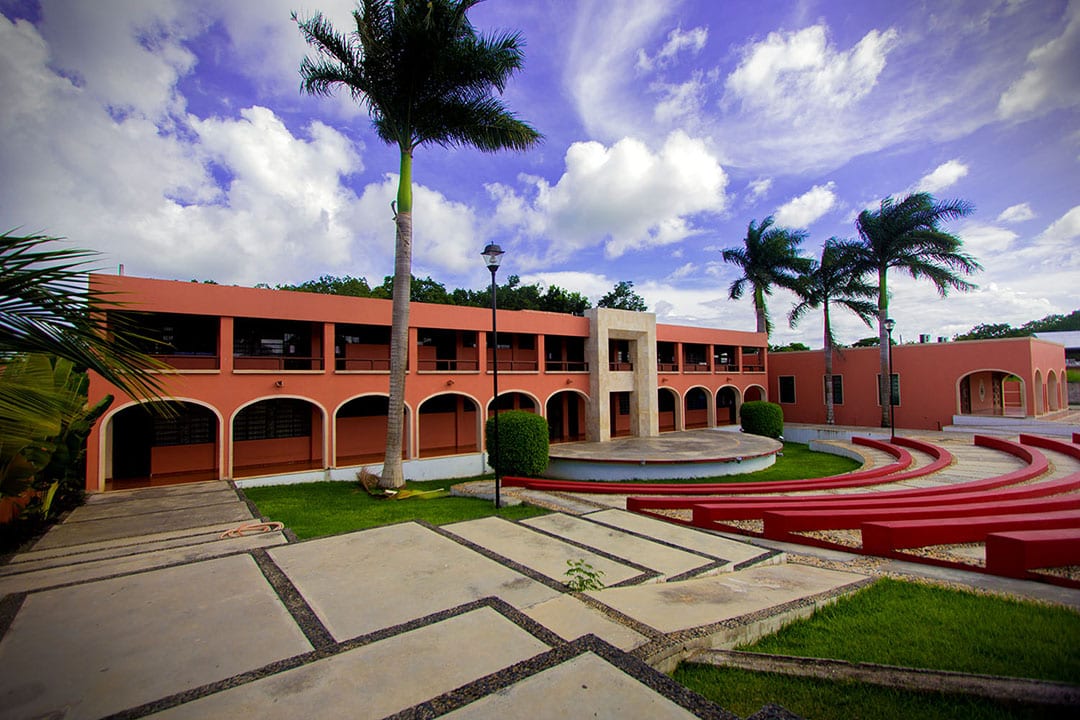 Explora carreras académicas en la Universidad de Valladolid Yucatán