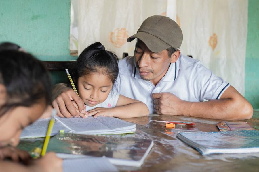 Rol del maestro en CONAFE: guía y formador en comunidades rurales