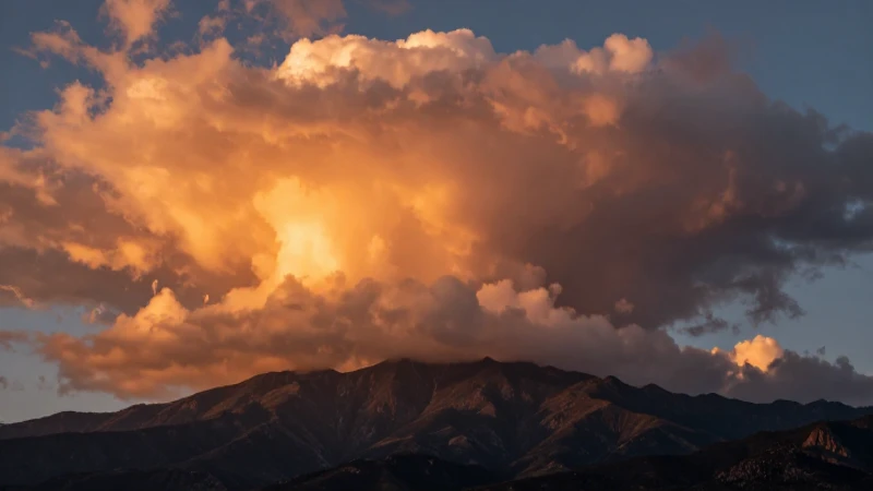 Montañas dramáticas con nubes intensas y detalladas