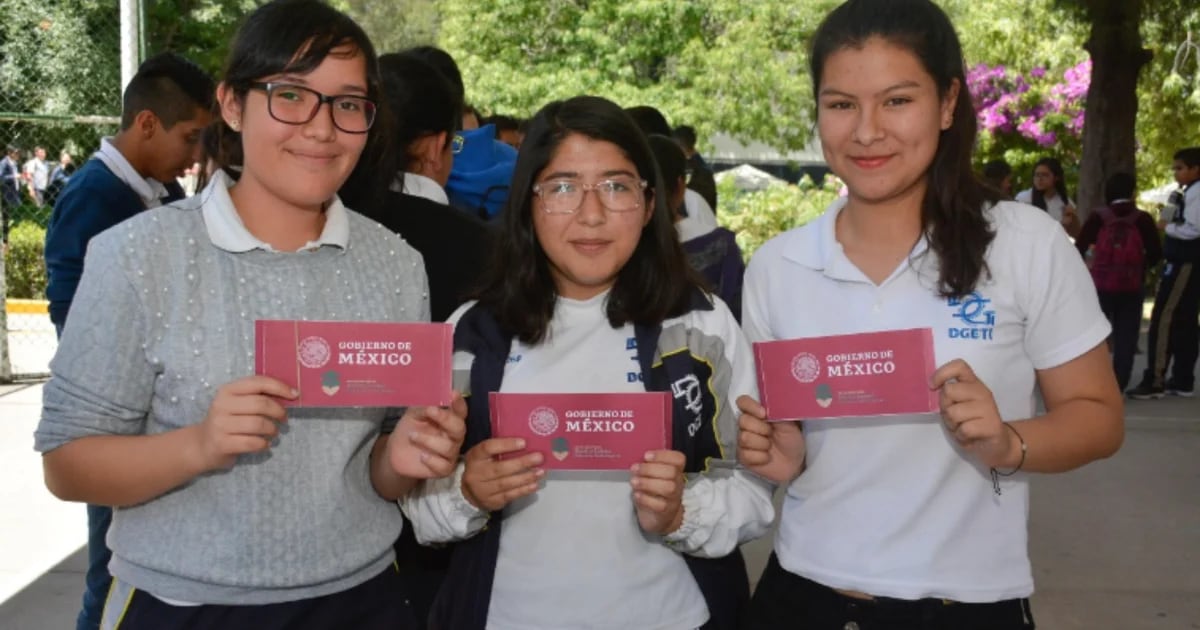 que estudiantes reciben beca benito juarez
