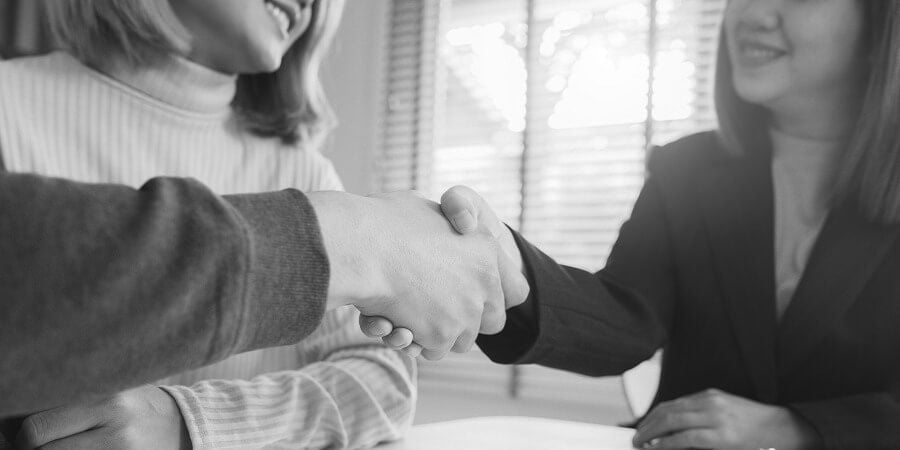 ¿Qué sucede si el tutor legal de un menor fallece?