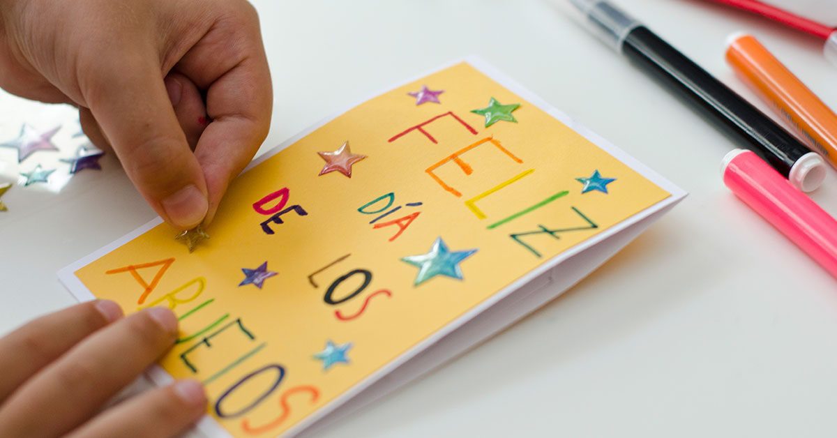Tarjetas especiales para regalar a abuelos cerca de ti