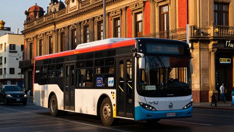 Bus CDMX en hora dorada y arquitectura