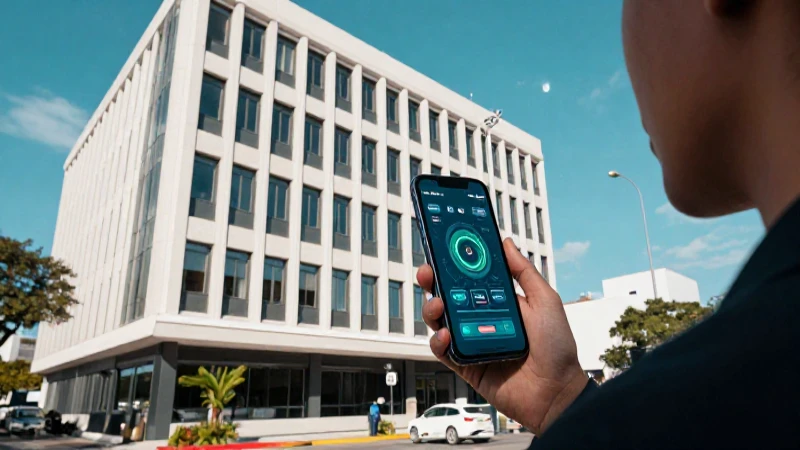 Persona con smartphone ante edificio mexicano